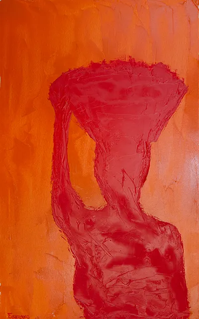 Жінка з кошиком на голові у помаранчевому світлі